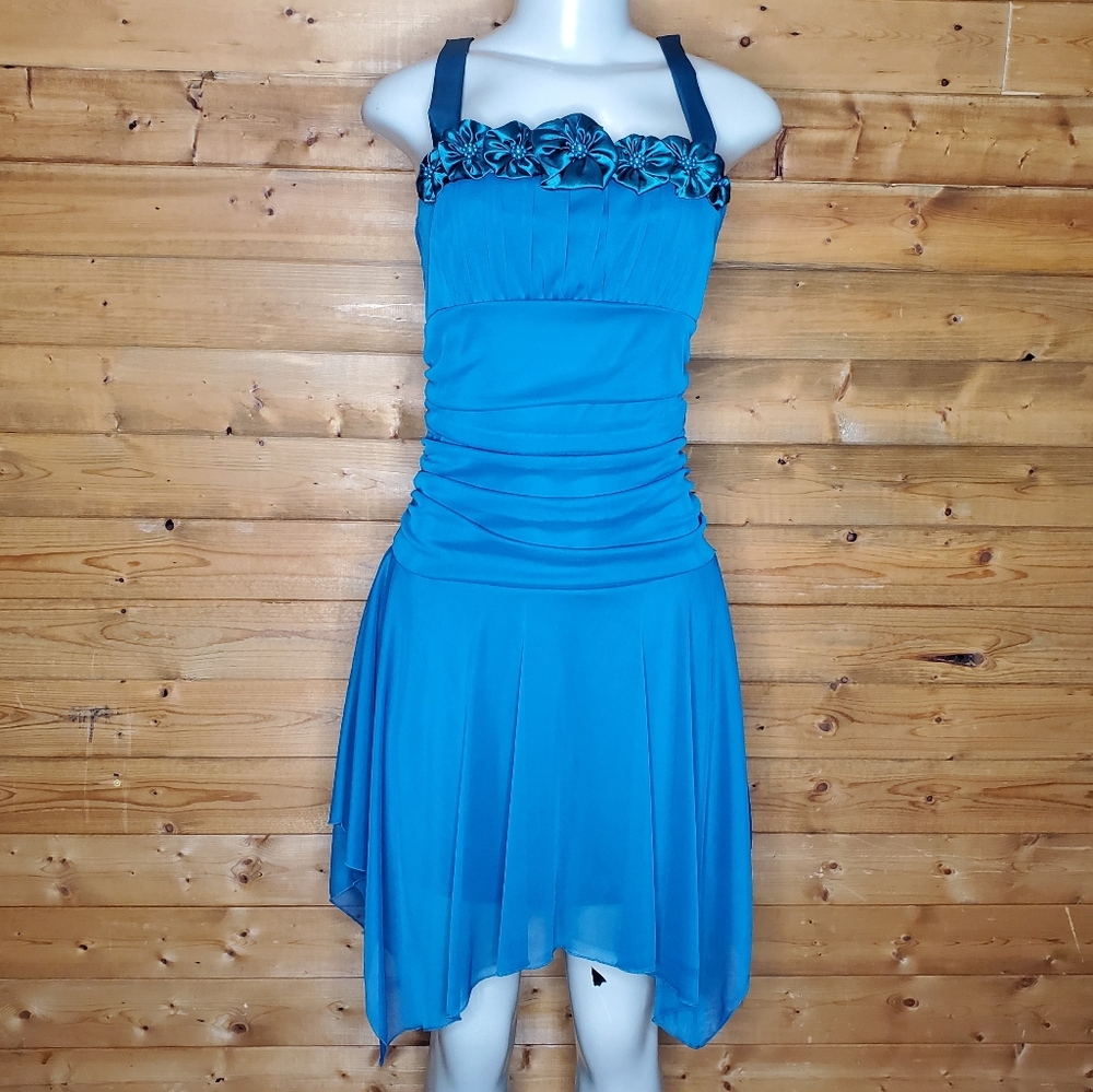 ❤️ New capricho blue dress spaghetti straps flowy flowers Size L
